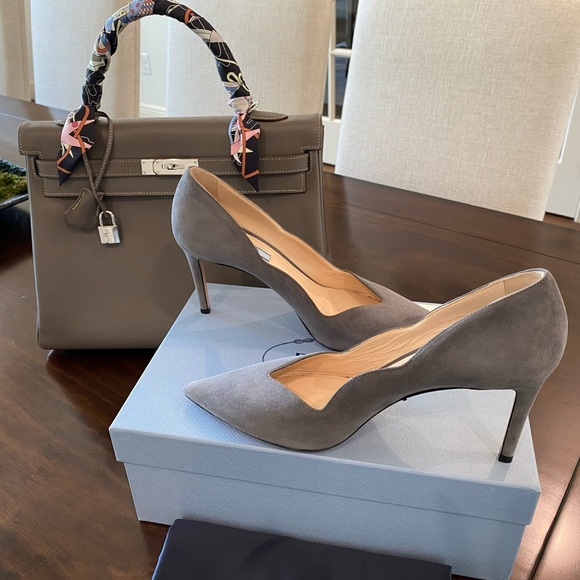 Prada Nebbia (Gray) Suede Pointed Toe Scalloped Edge Pumps Size EU 38.5 - Picture 5 of 12